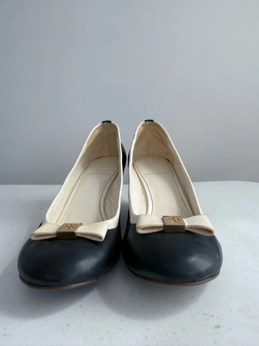Tory Burch Shoes Sally Two Tone Leather Wedge Pumps Navy Ivory 6.5 / 36.5 Preppy - Picture 6 of 16